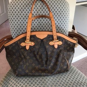 ✨LOUIS VUITTON ✨ shoulder bag.  Very gently used.